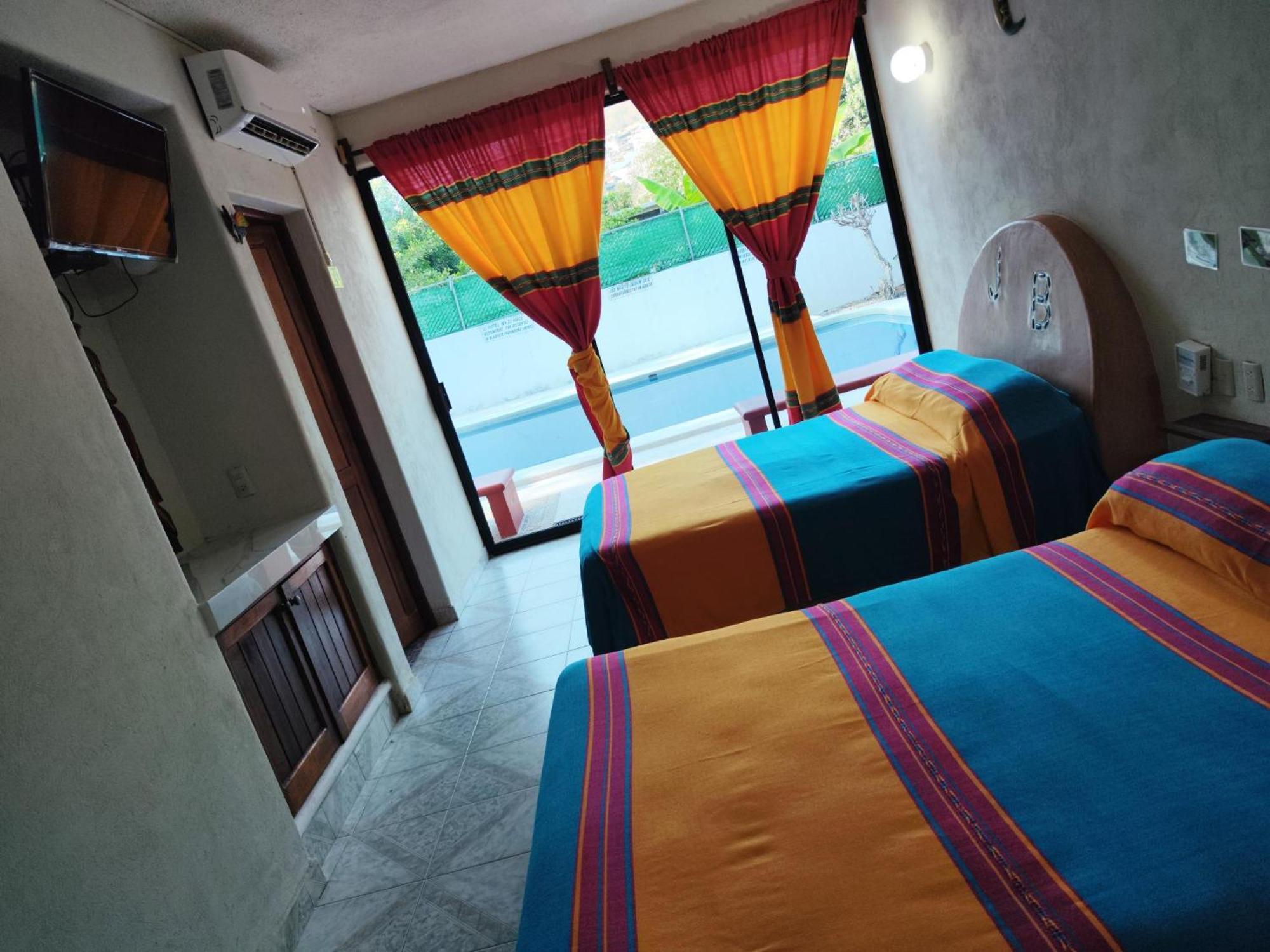 Hotel J.B. Zihuatanejo Dış mekan fotoğraf